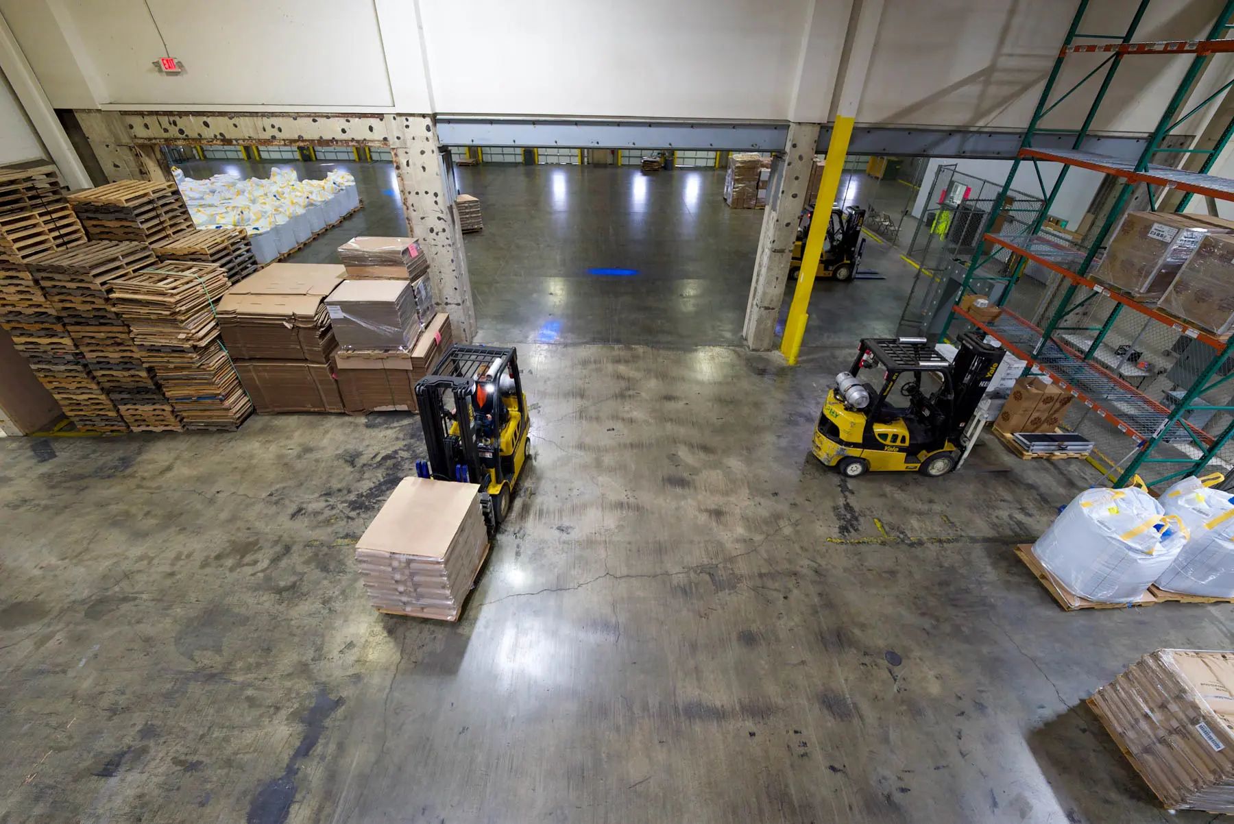 Pharmaceutical distribution warehouse with organised inventory